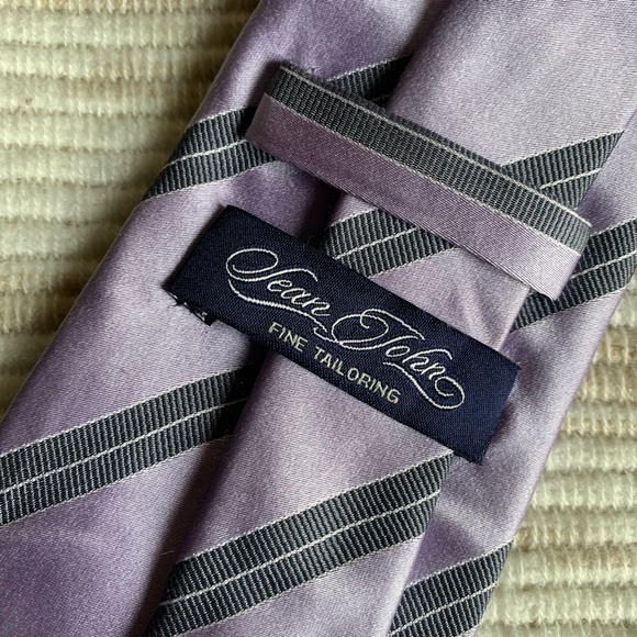 Classic Repp Stripe Necktie - Sean John - Picture 2 of 4